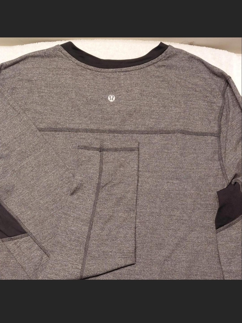 lululemon athletica Men’s Heather Gray Long-Sleeve Performance Top
